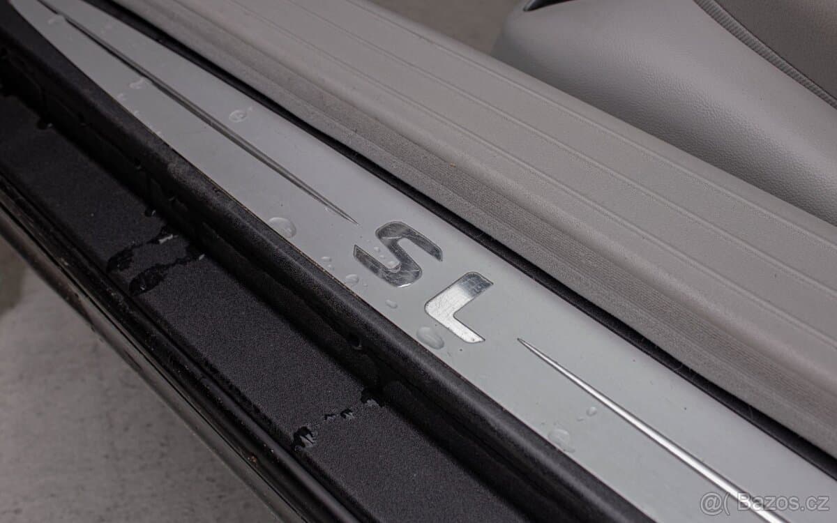 2004 Mercedes-Benz SL - 9