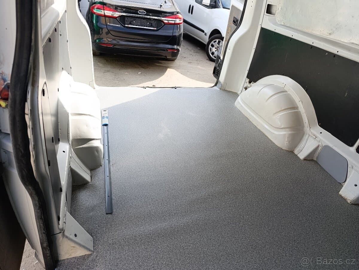 2011 Volkswagen TRANSPORTER - 9