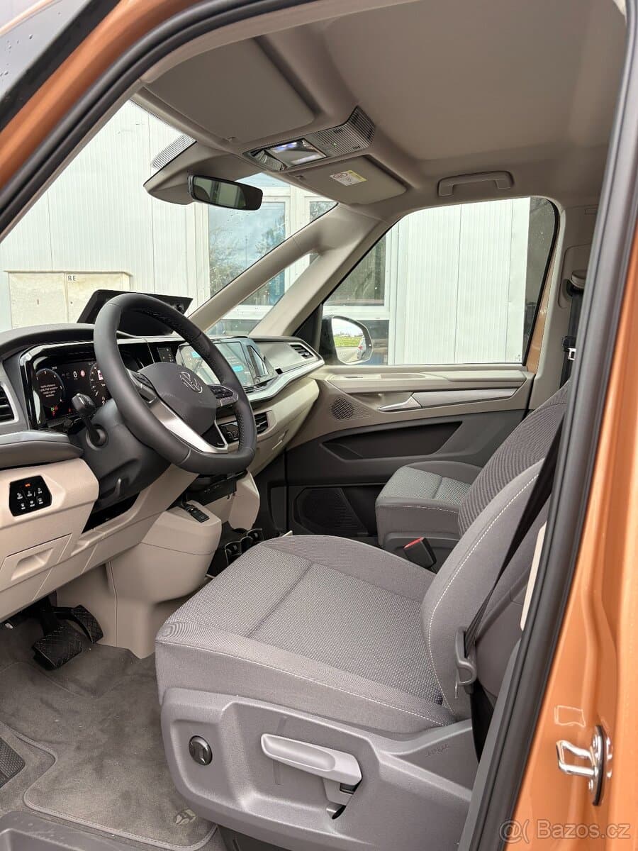 Volkswagen MULTIVAN - 9