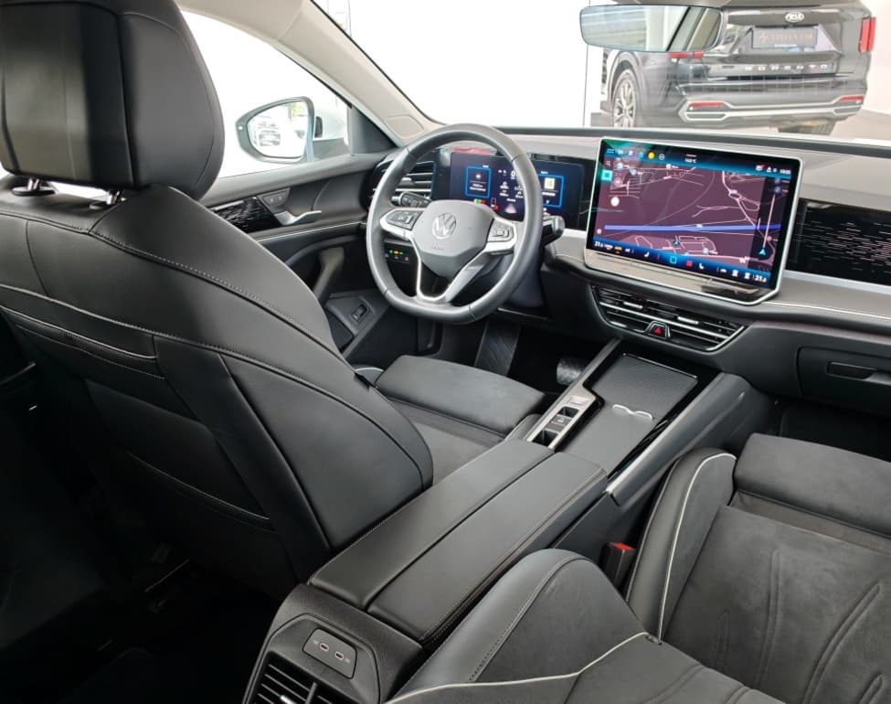 2025 Volkswagen PASSAT - 9