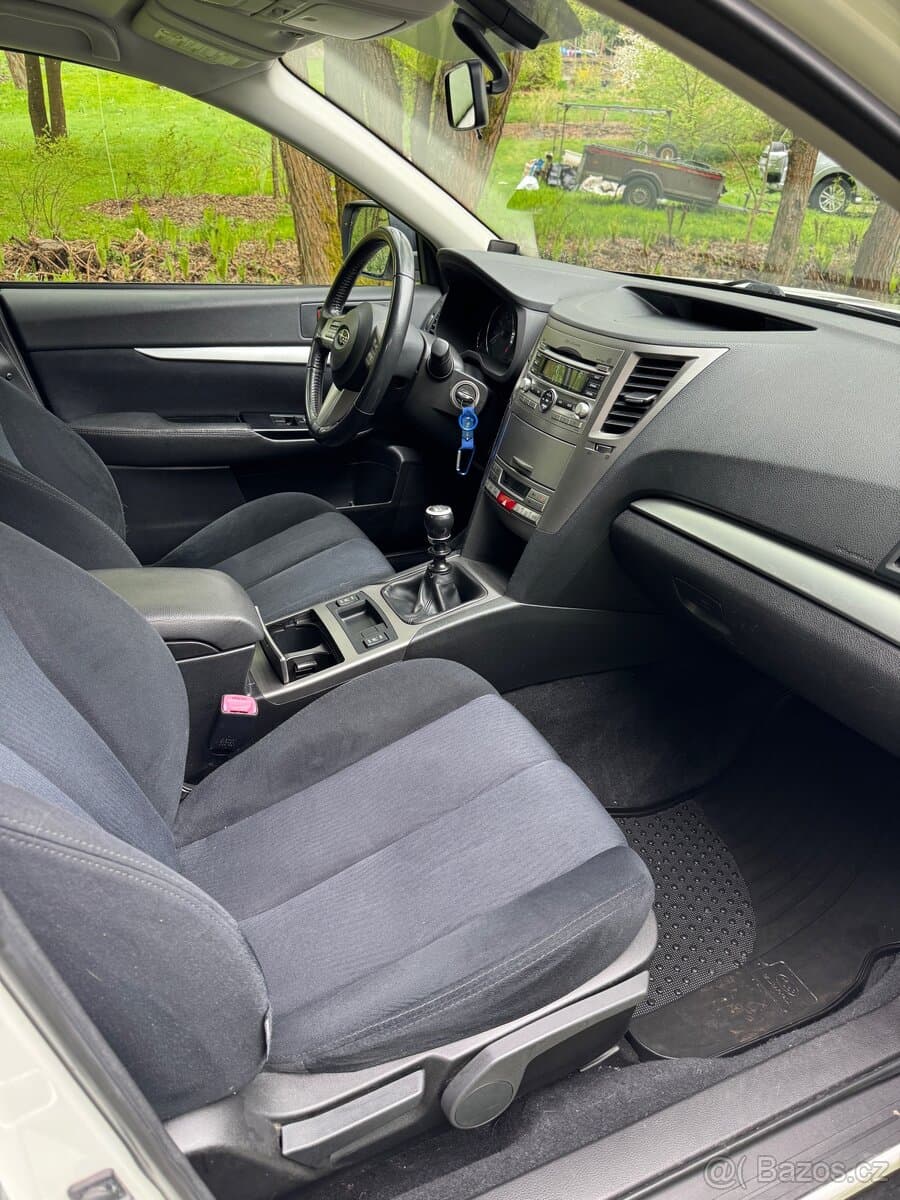 2011 Subaru OUTBACK - 9