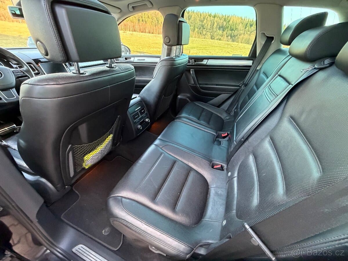 2010 Volkswagen TOUAREG - 9