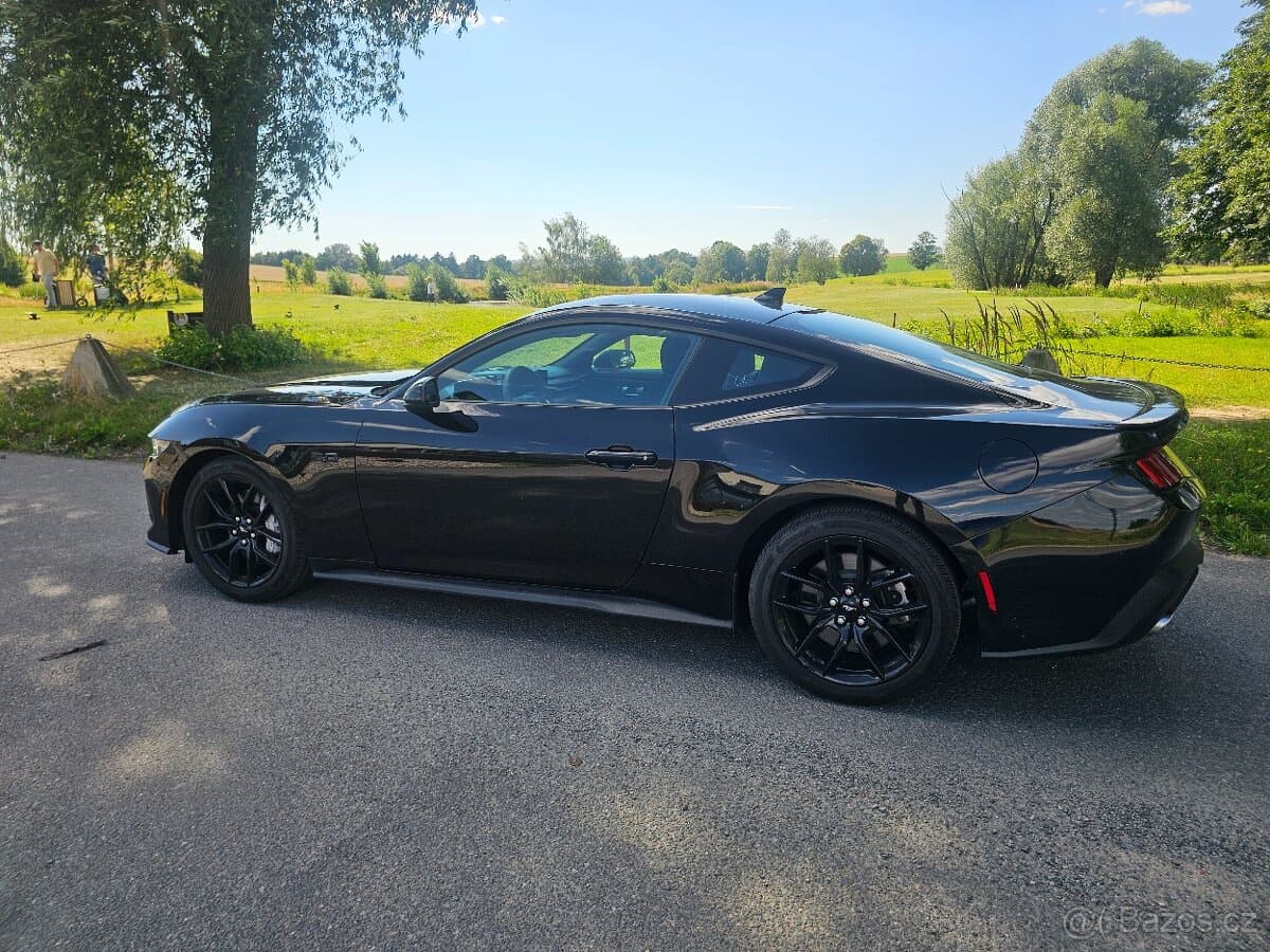 2025 Ford MUSTANG - 9