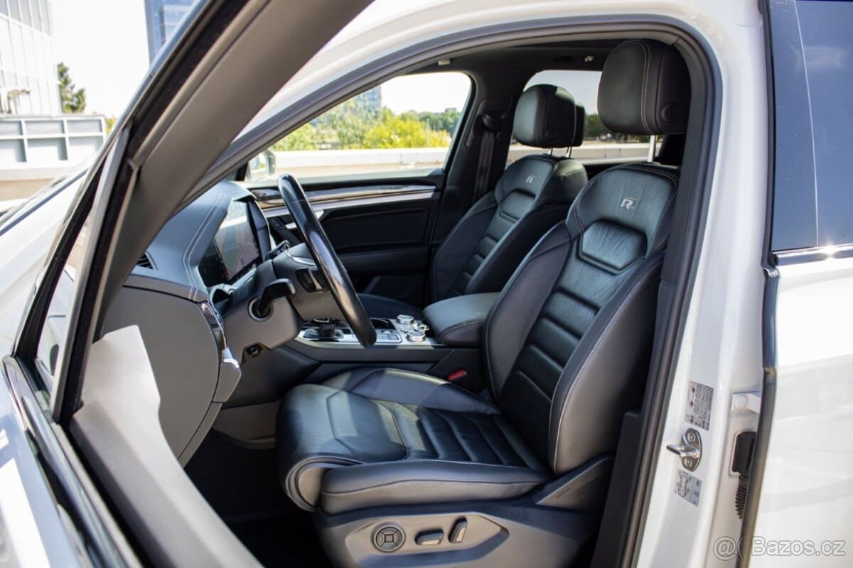 2019 Volkswagen TOUAREG - 9