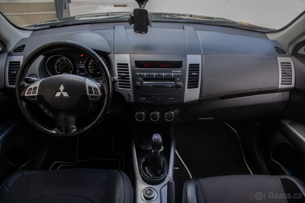 2011 Mitsubishi OUTLANDER - 9