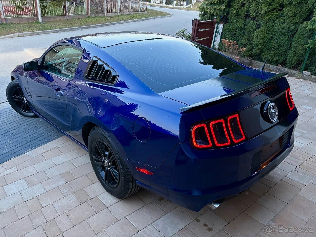 2013 Ford MUSTANG - 9