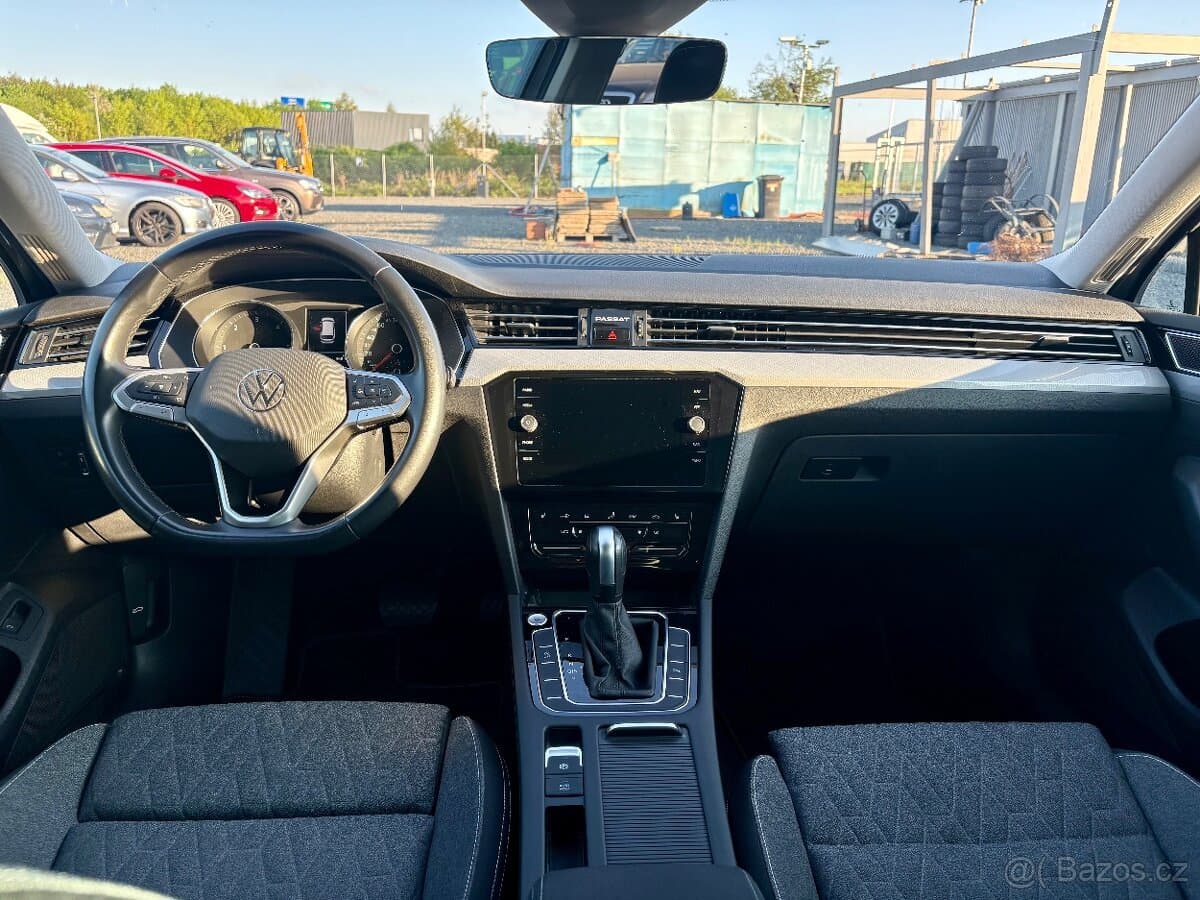 2022 Volkswagen PASSAT - 9