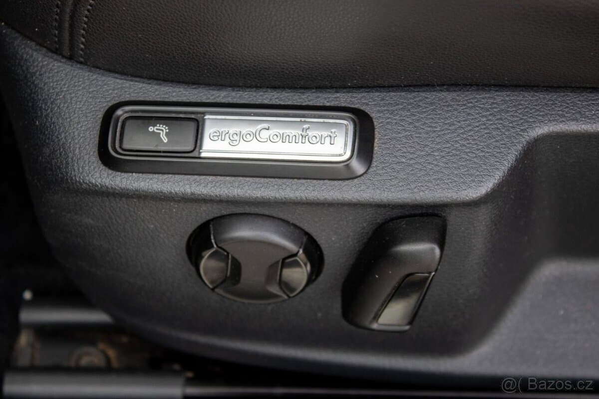 2016 Volkswagen PASSAT - 9