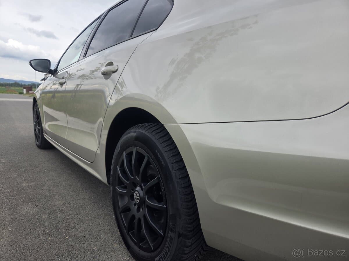 2012 Volkswagen JETTA - 9