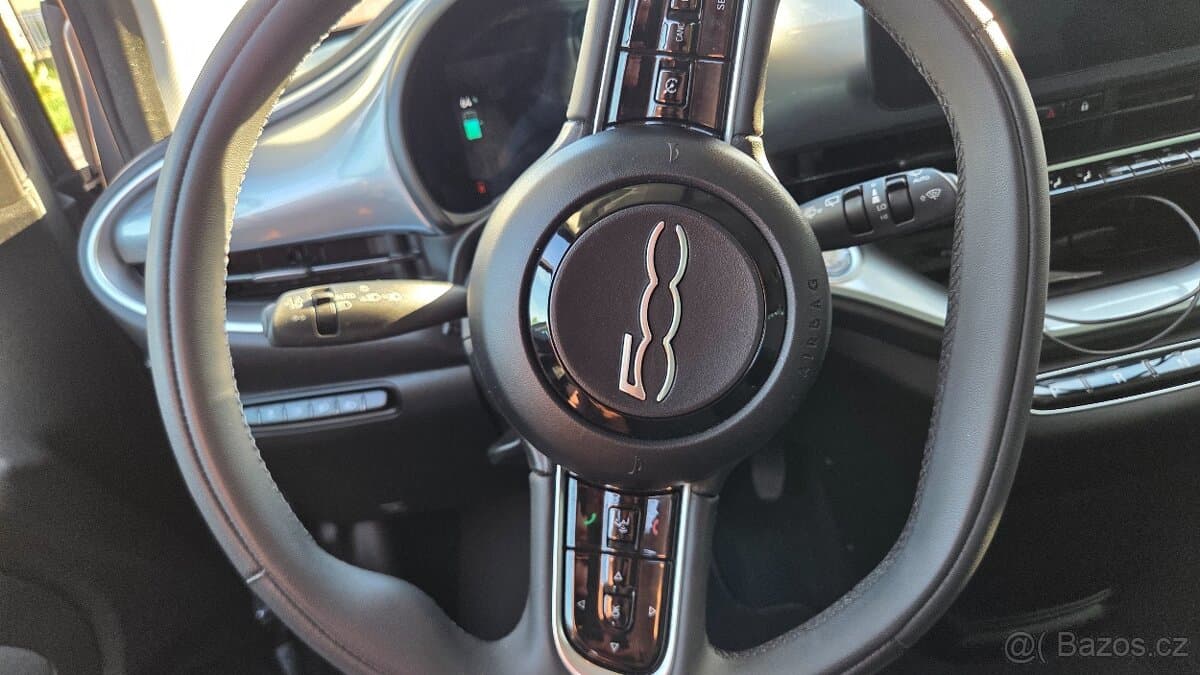2022 Fiat 500e - 9