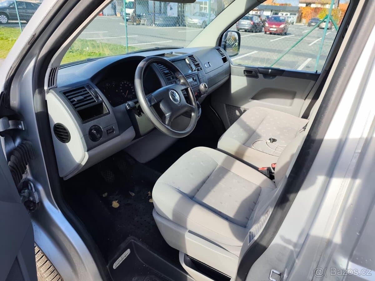 Volkswagen CARAVELLE - 9