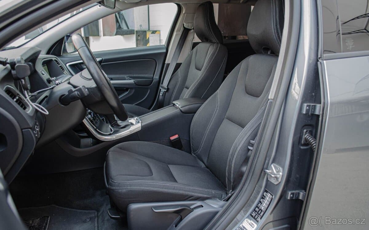 2016 Volvo V60 - 9