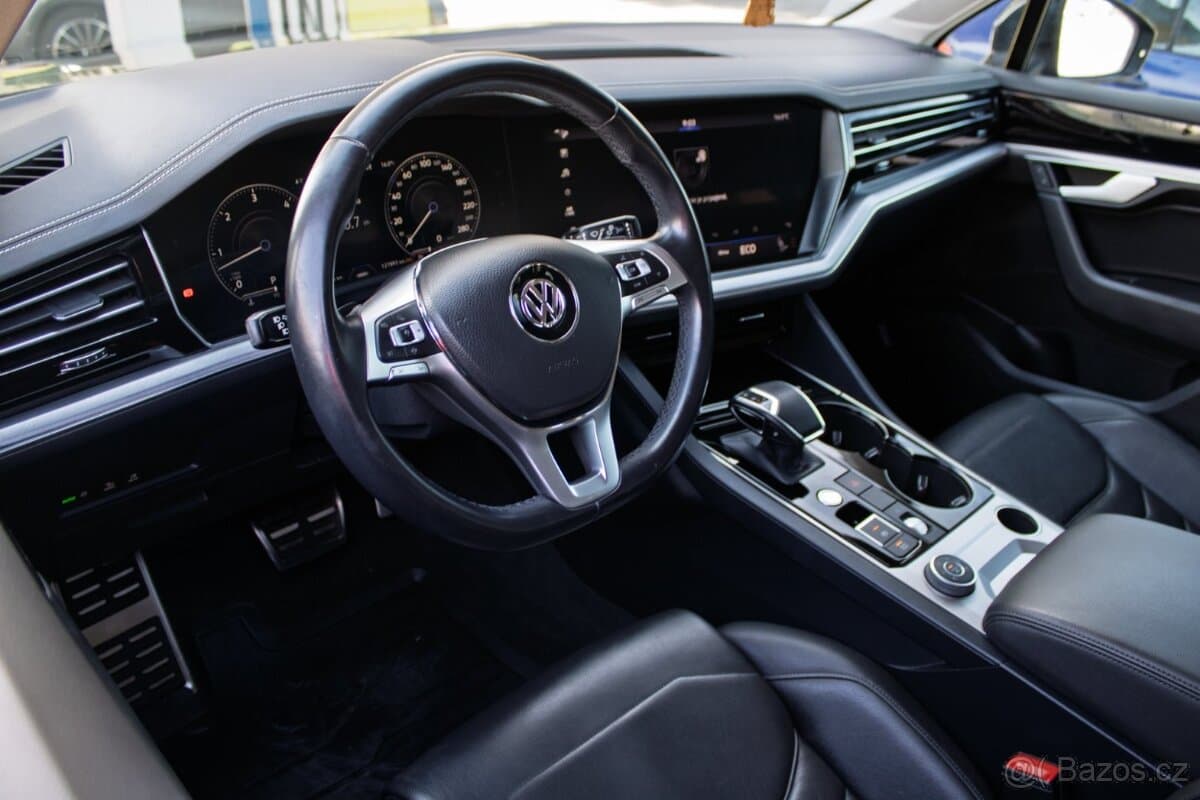 2019 Volkswagen TOUAREG - 9