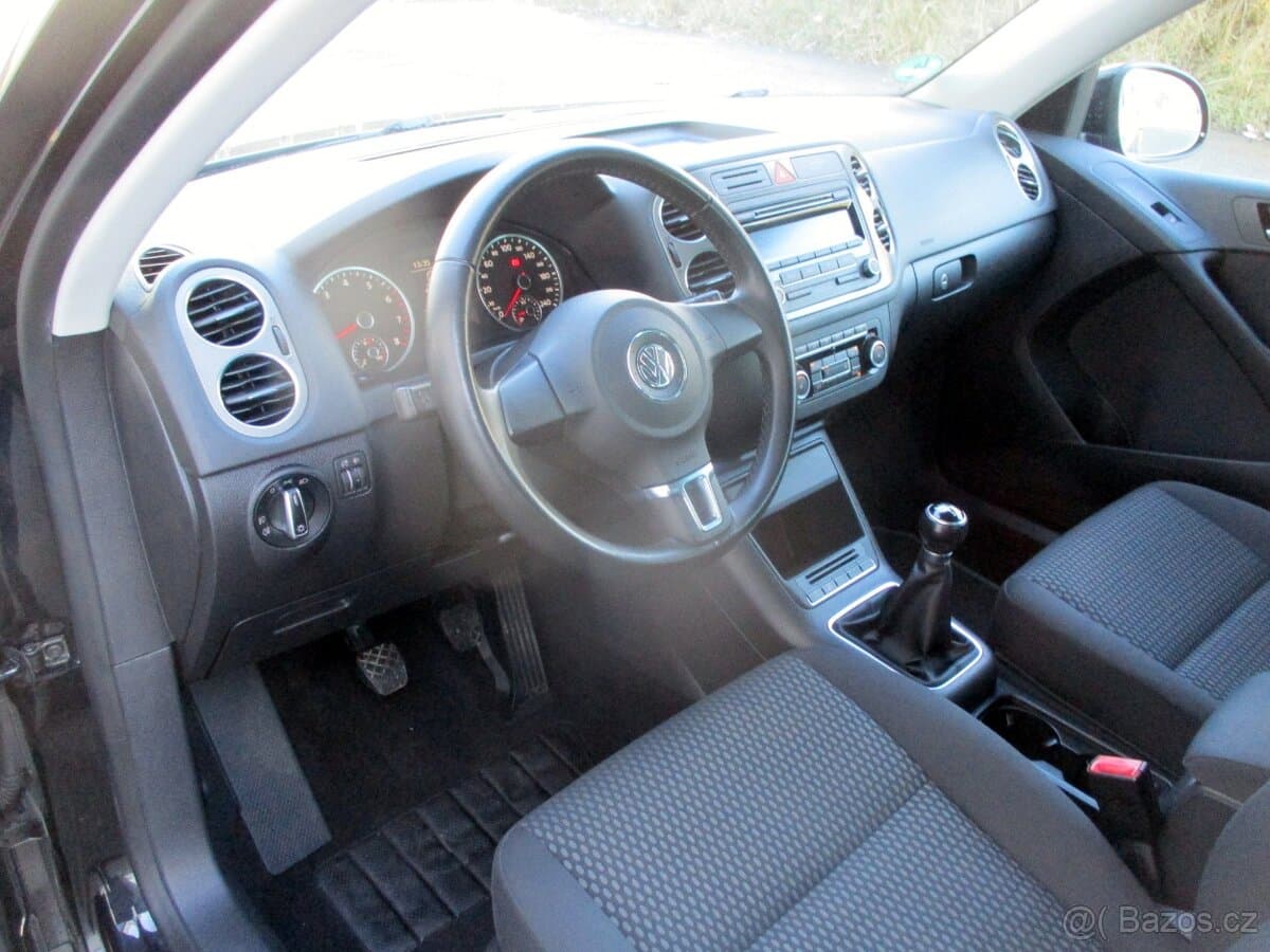 2011 Volkswagen TIGUAN - 9