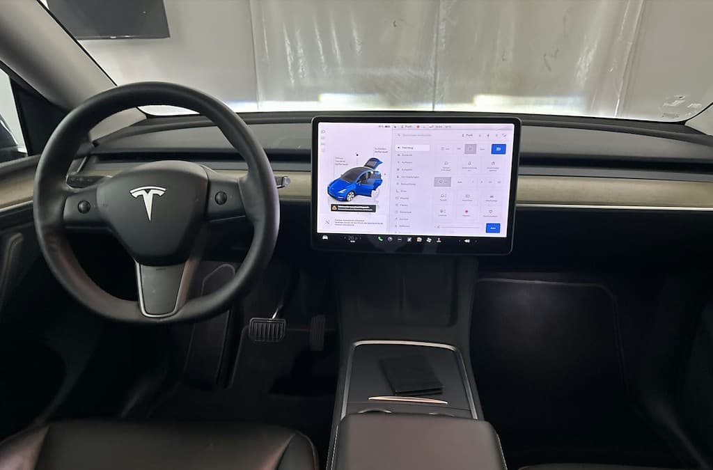 2023 Tesla MODEL Y - 9