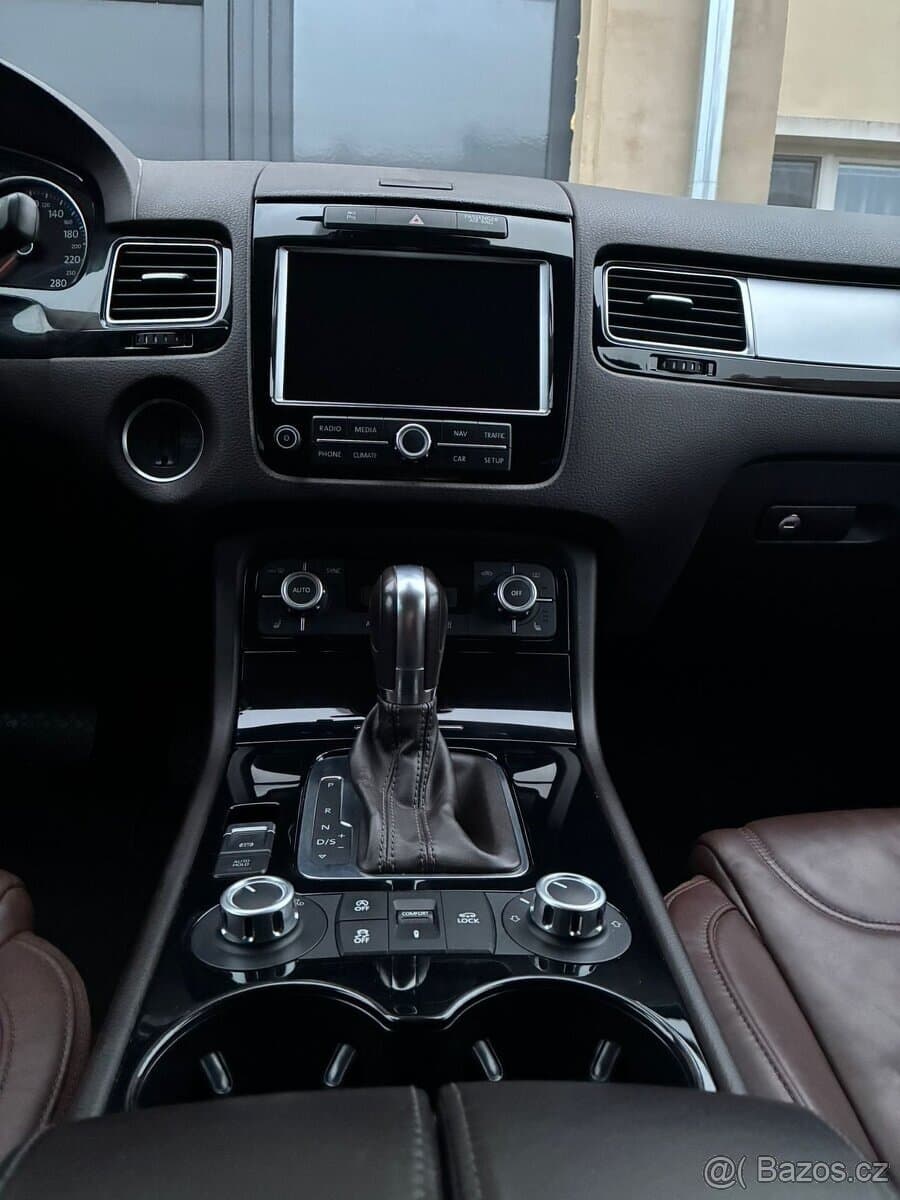 2014 Volkswagen TOUAREG - 9