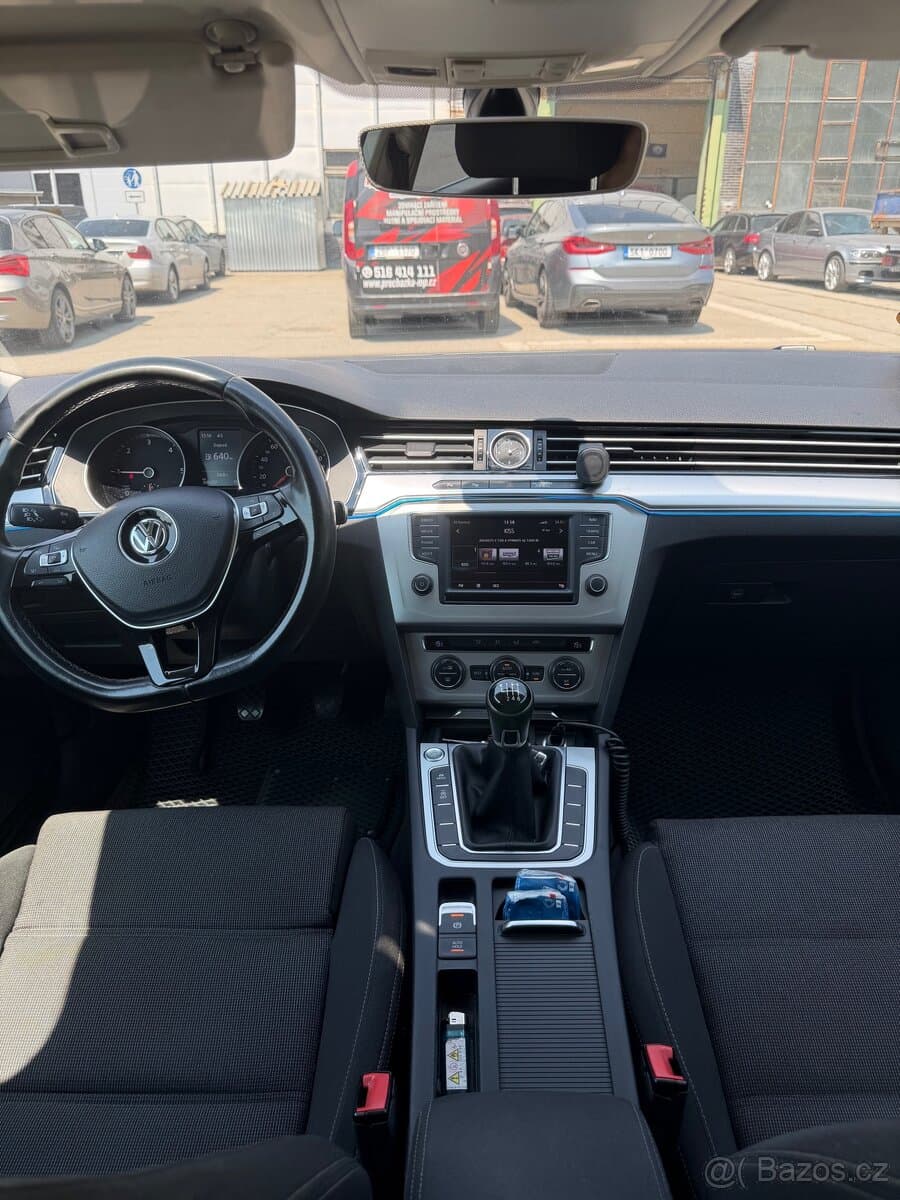2015 Volkswagen PASSAT - 9