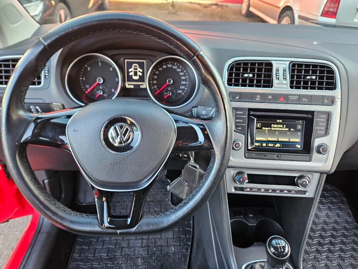 2017 Volkswagen POLO - 9