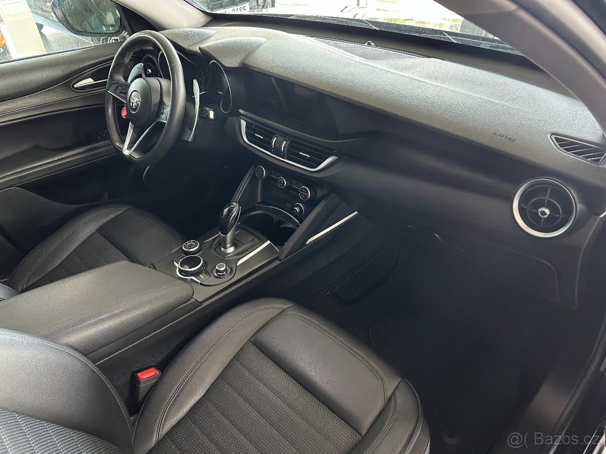 2018 Alfa Romeo STELVIO - 9
