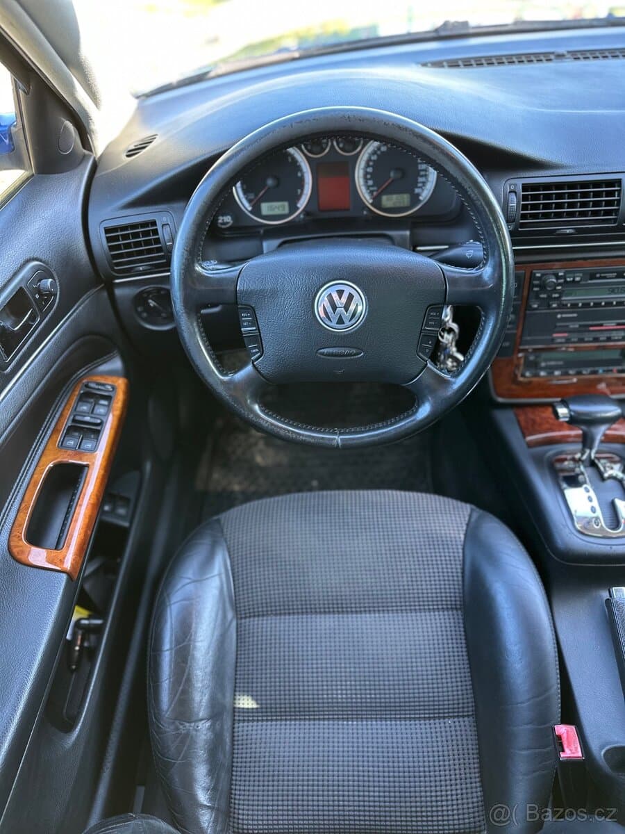 2003 Volkswagen PASSAT - 9