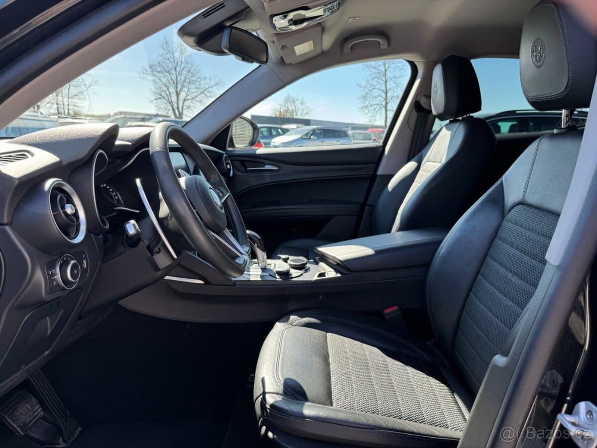 2018 Alfa Romeo STELVIO - 9