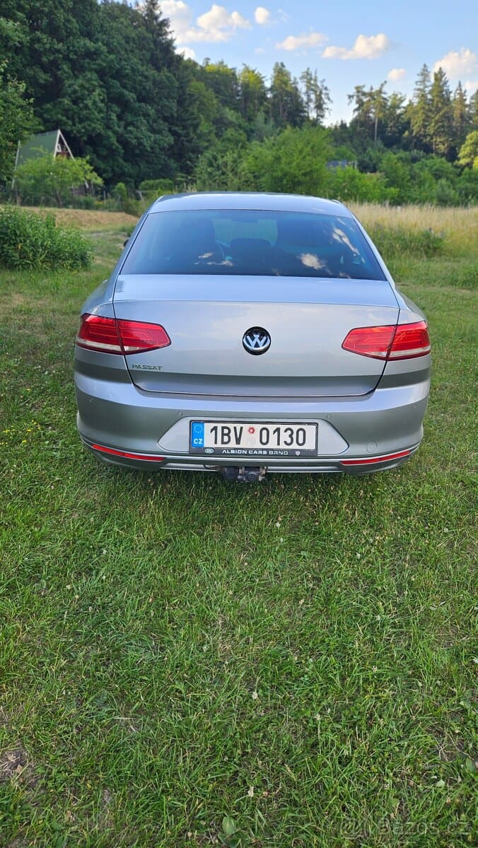 2018 Volkswagen PASSAT - 9
