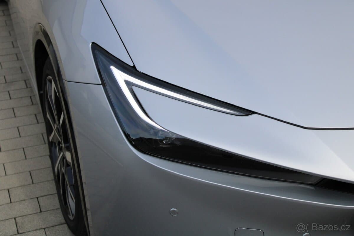 2023 Toyota PRIUS - 9