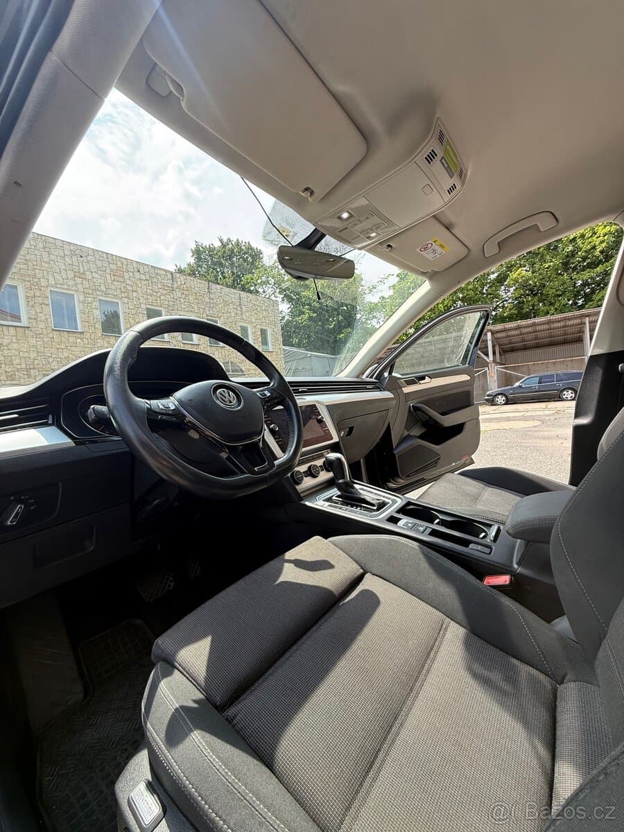 2018 Volkswagen PASSAT - 9