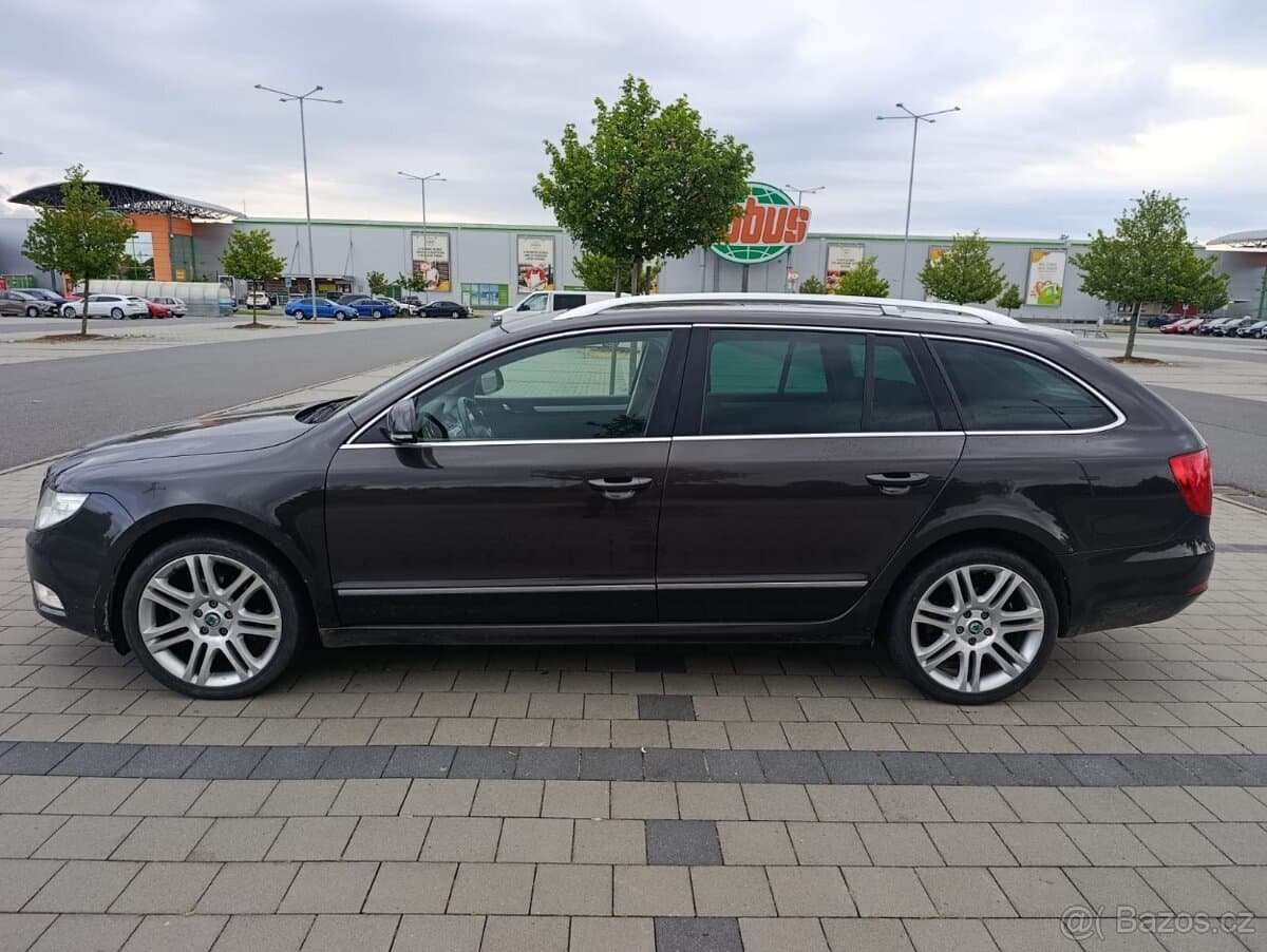 2011 Škoda SUPERB - 9
