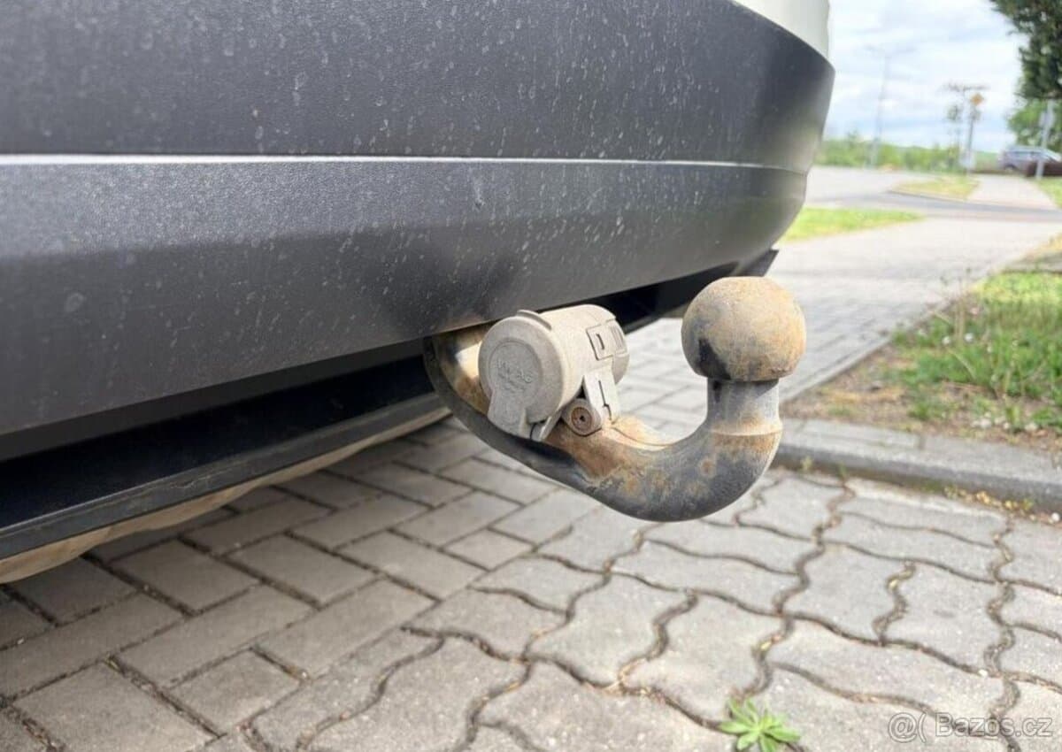 2011 Volkswagen TOUAREG - 9