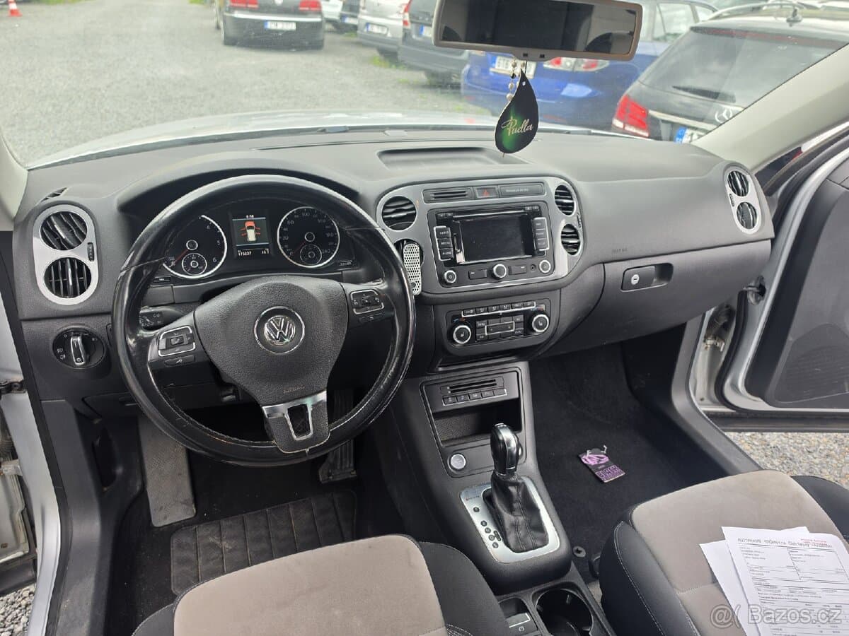 2012 Volkswagen TIGUAN - 9