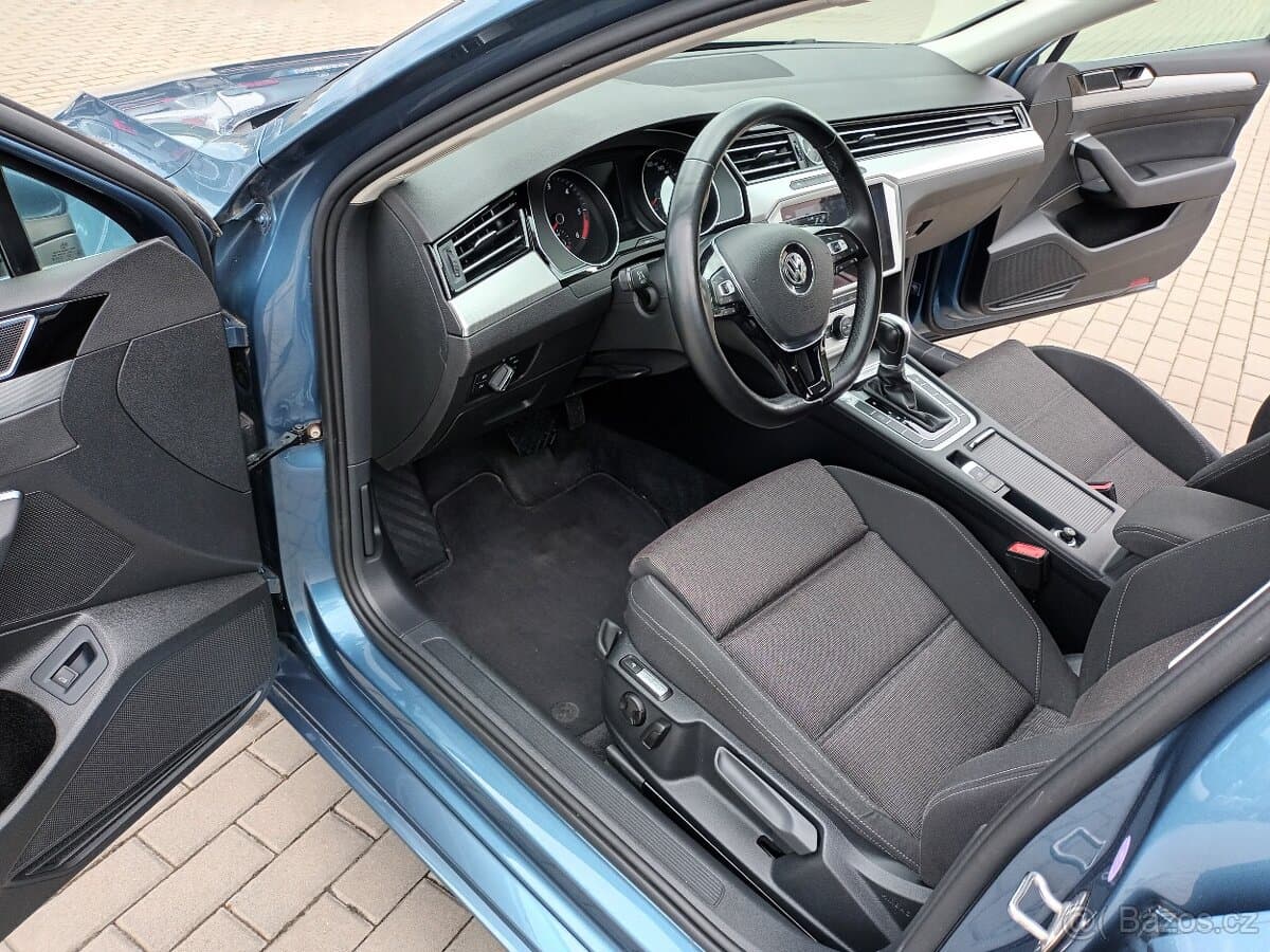 2018 Volkswagen PASSAT - 9