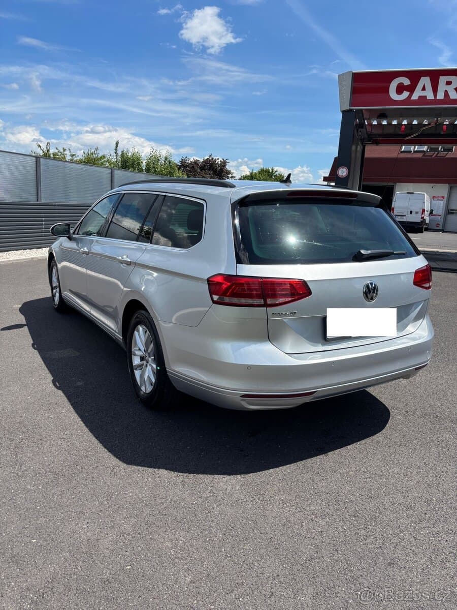 2015 Volkswagen PASSAT - 9