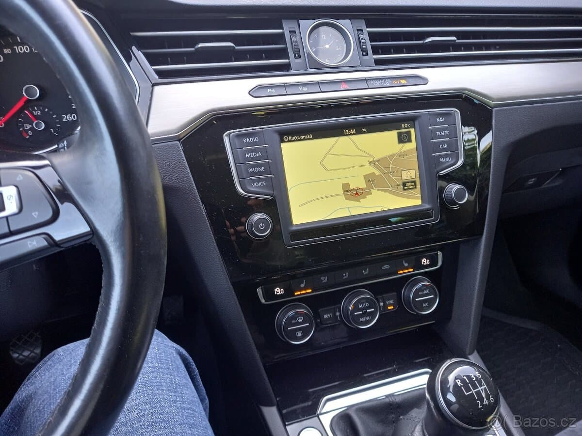 2015 Volkswagen PASSAT - 9
