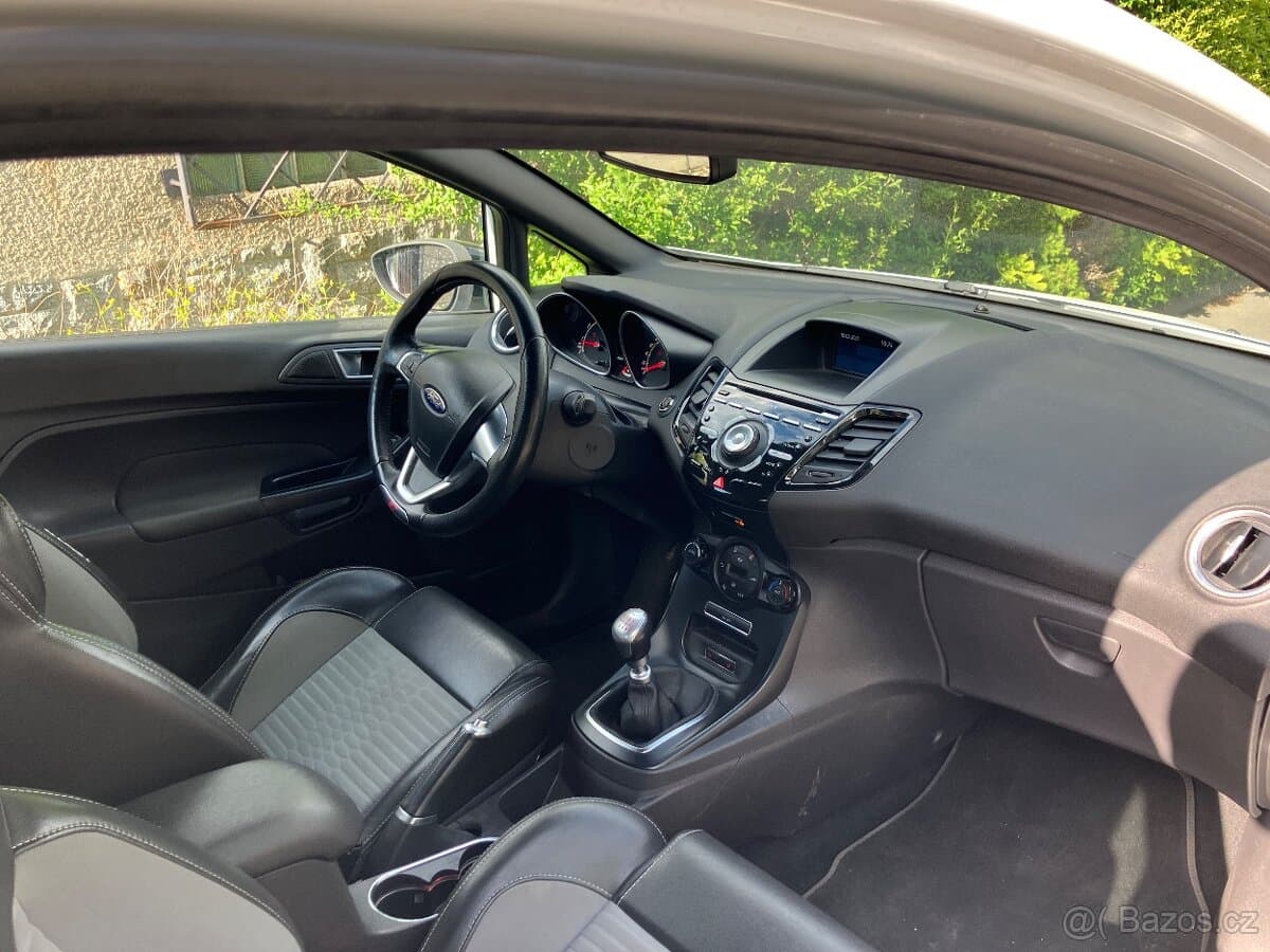2015 Ford FIESTA - 9