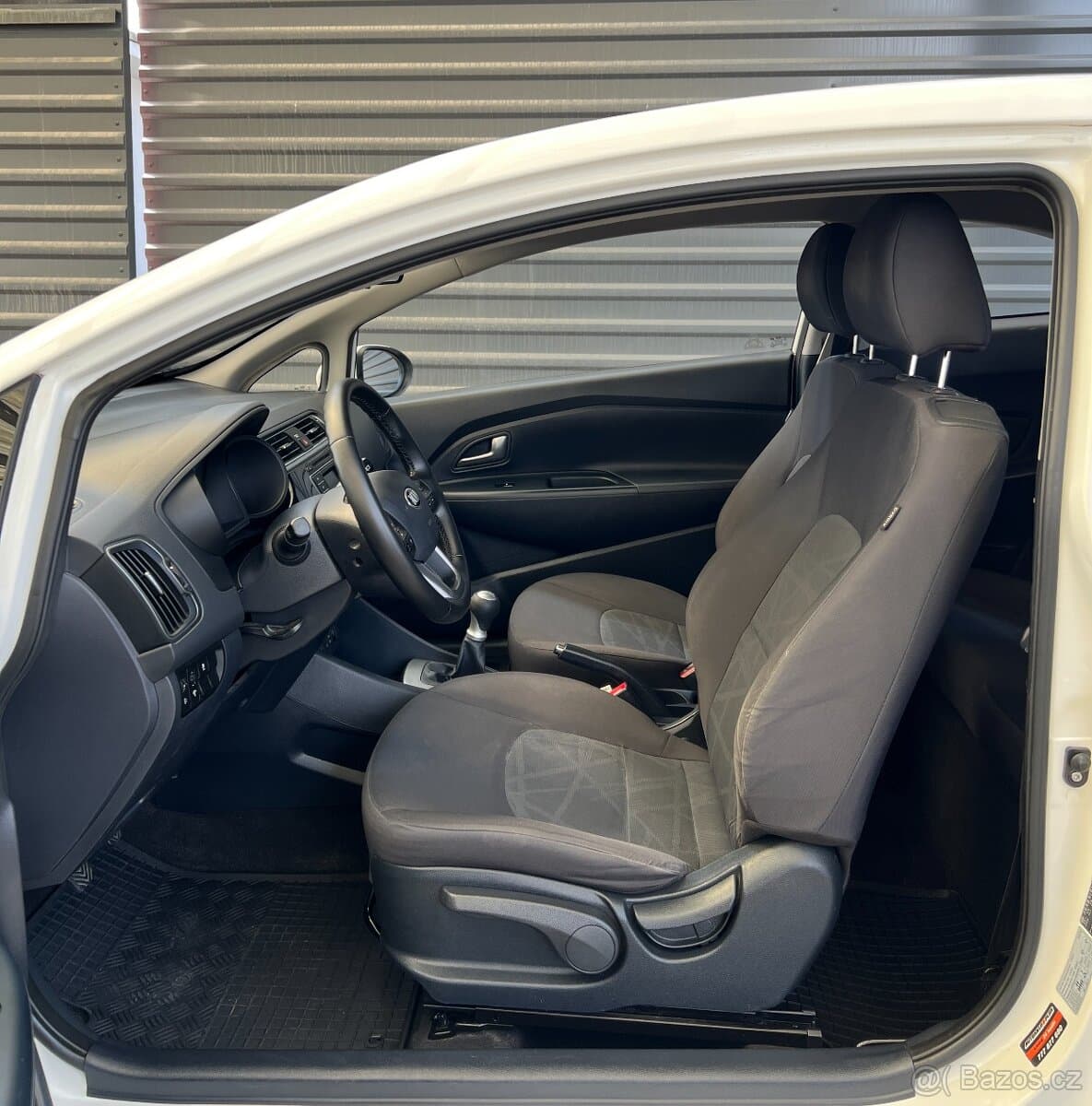 2015 Kia RIO - 9