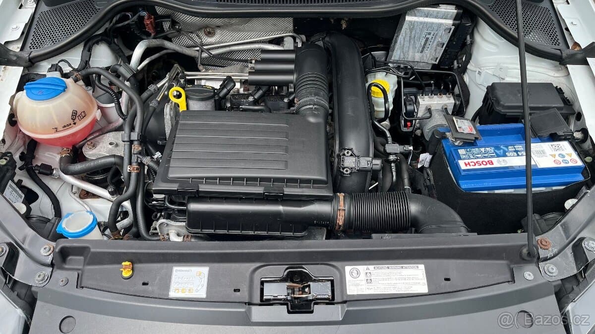 2015 Volkswagen POLO - 9
