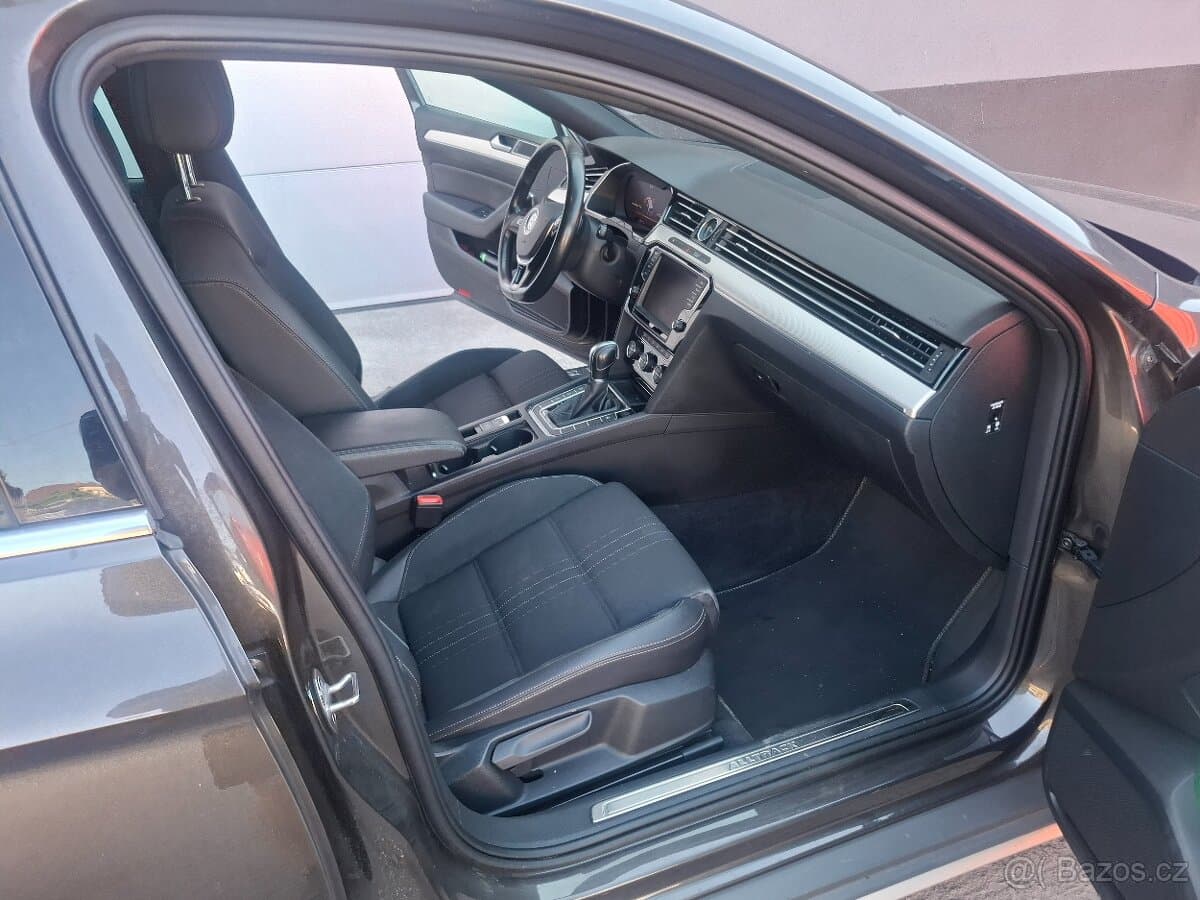 2016 Volkswagen PASSAT - 9