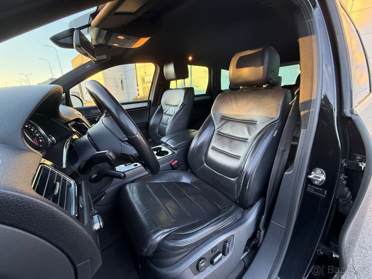 2013 Volkswagen TOUAREG - 9