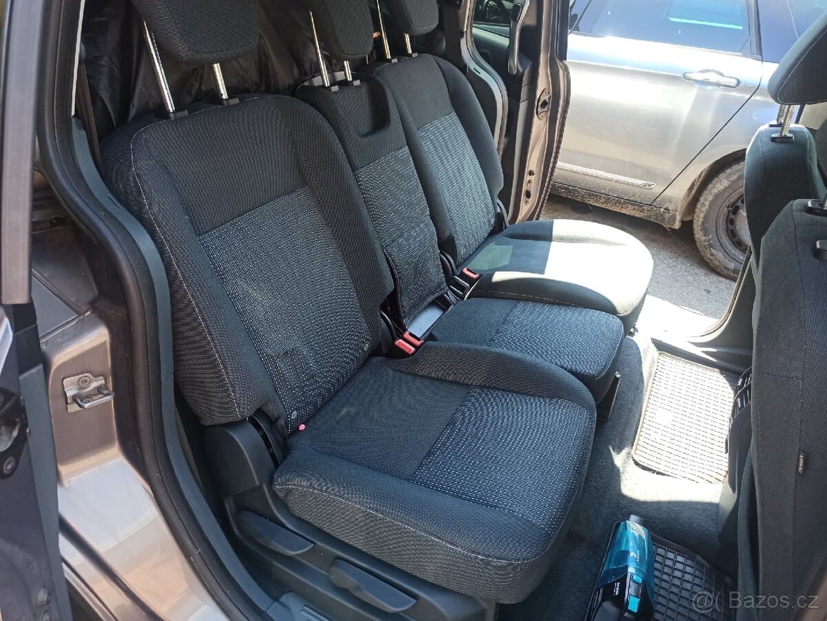 2011 Ford C-MAX - 9