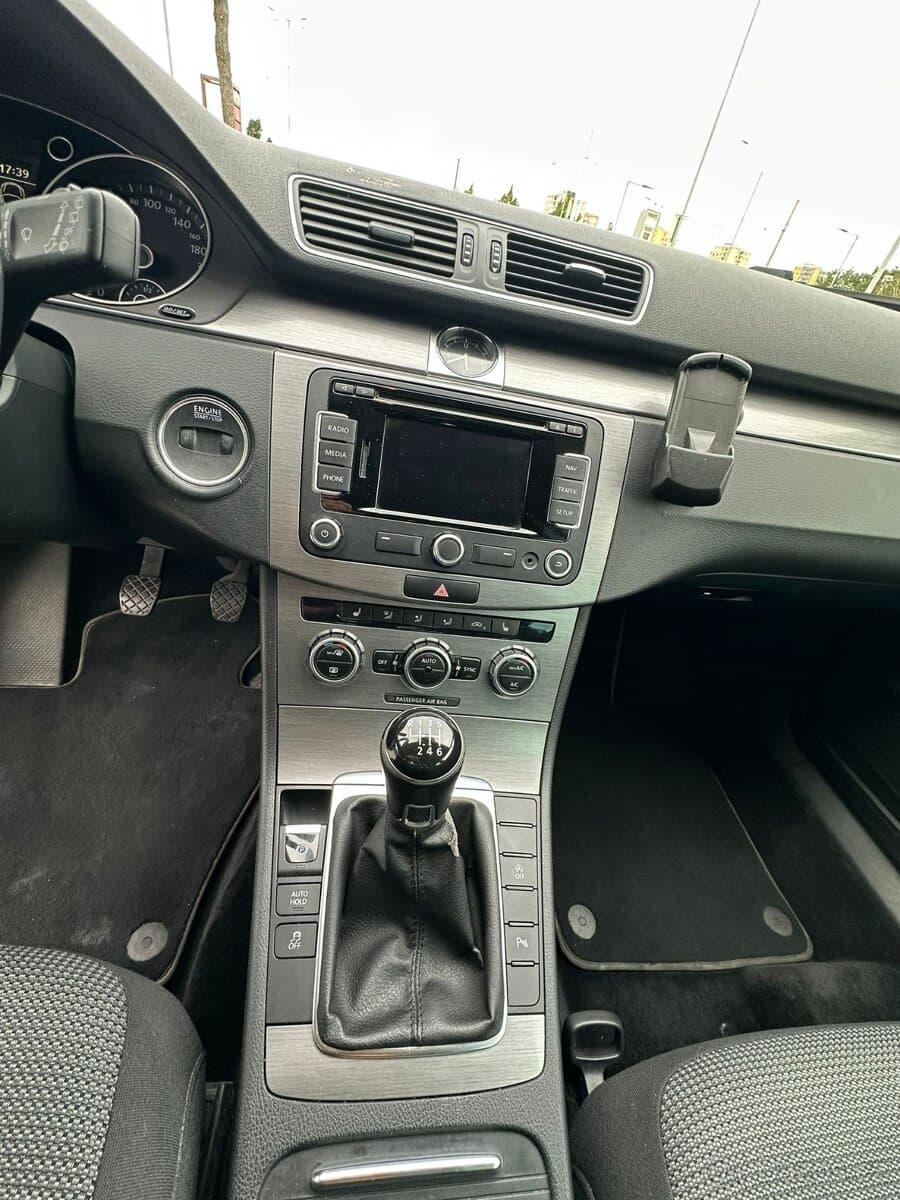 2013 Volkswagen PASSAT - 9