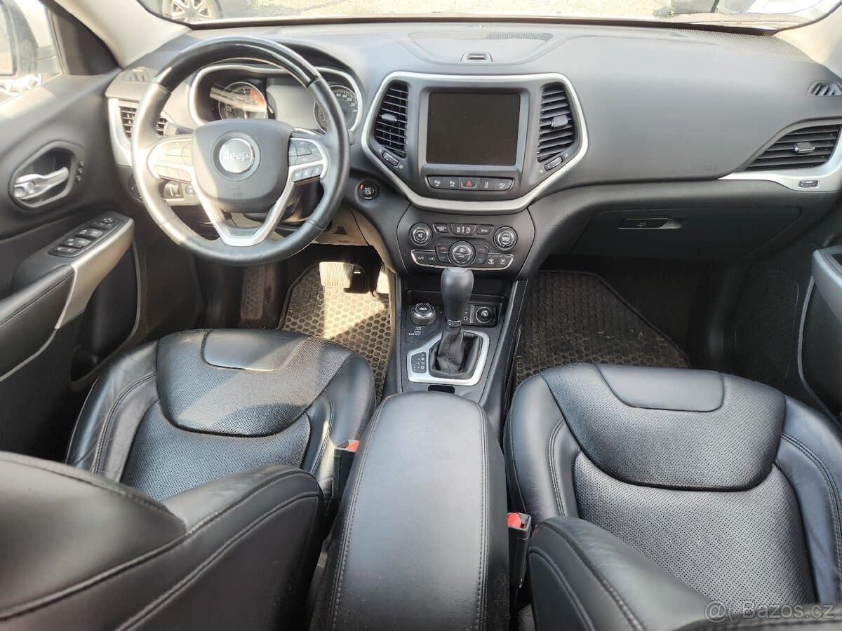 2017 Jeep CHEROKEE - 9