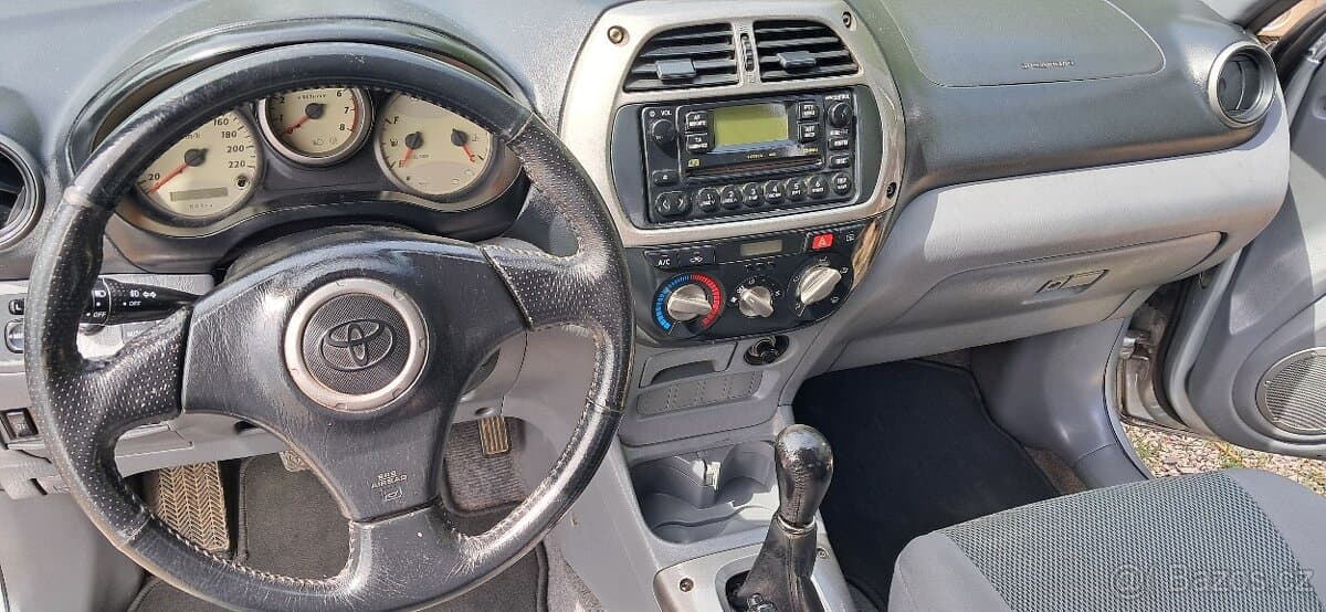 2002 Toyota RAV4 - 9