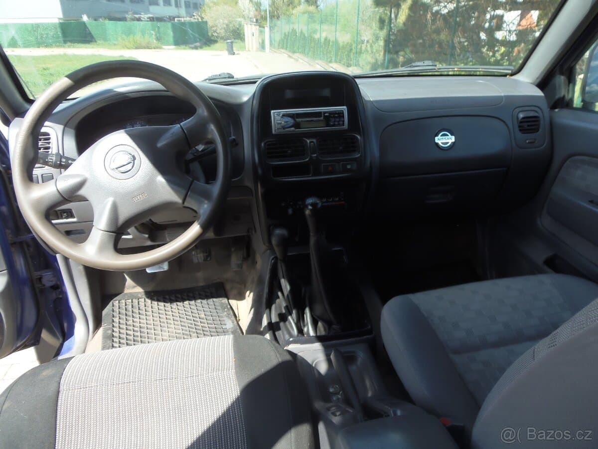 2002 Nissan NAVARA - 9