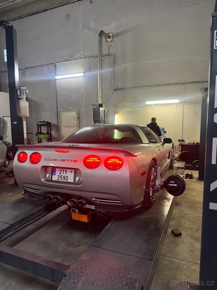2004 Chevrolet CORVETTE - 9