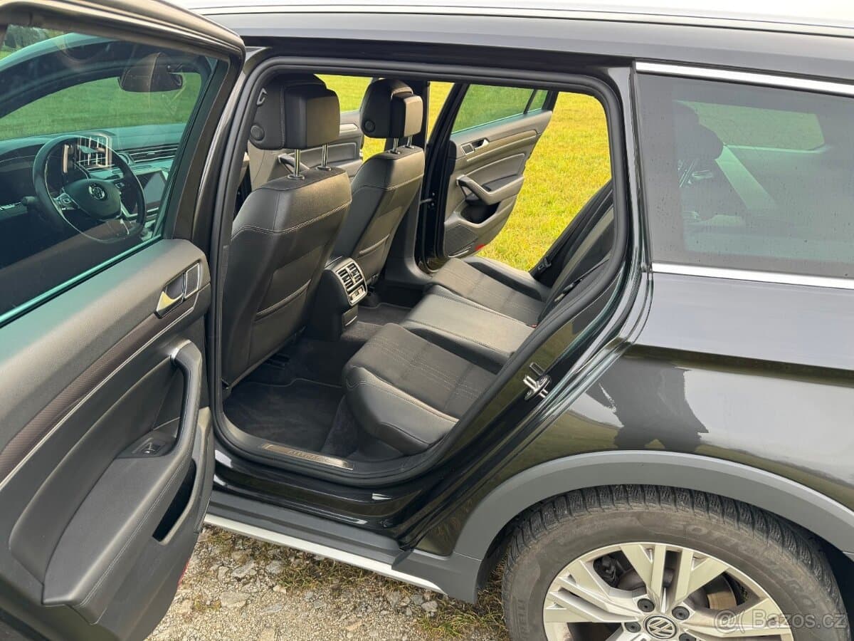 2018 Volkswagen PASSAT - 9