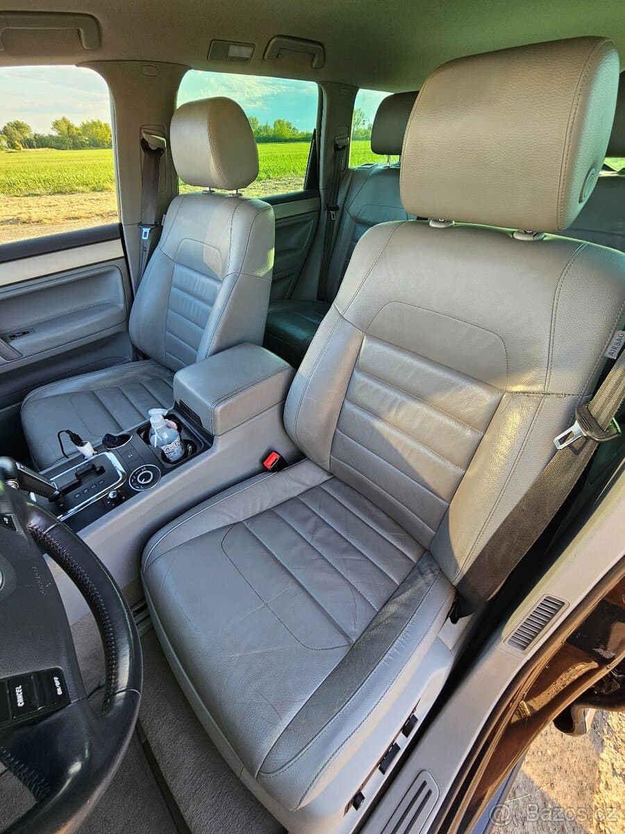 2009 Volkswagen TOUAREG - 9