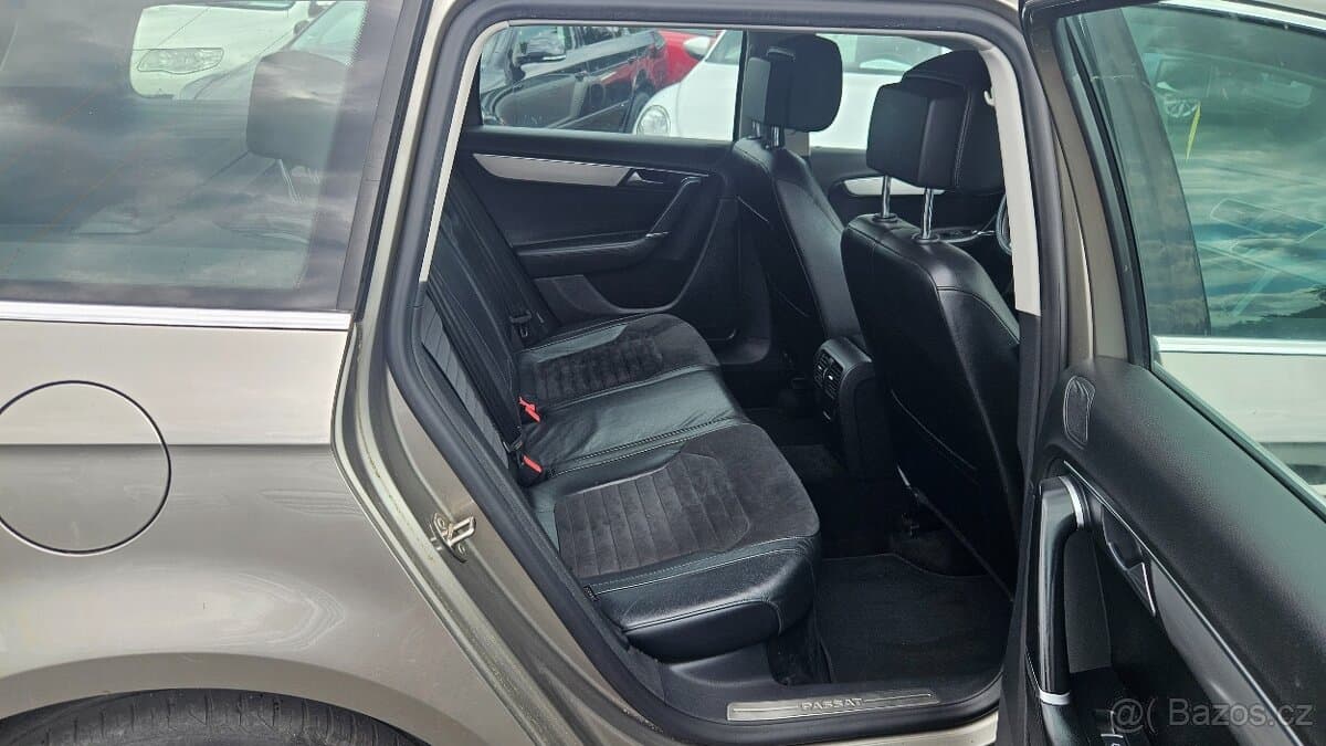 2013 Volkswagen PASSAT - 9