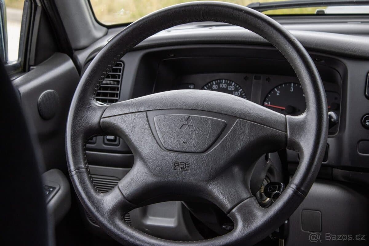 2005 Mitsubishi PAJERO - 9
