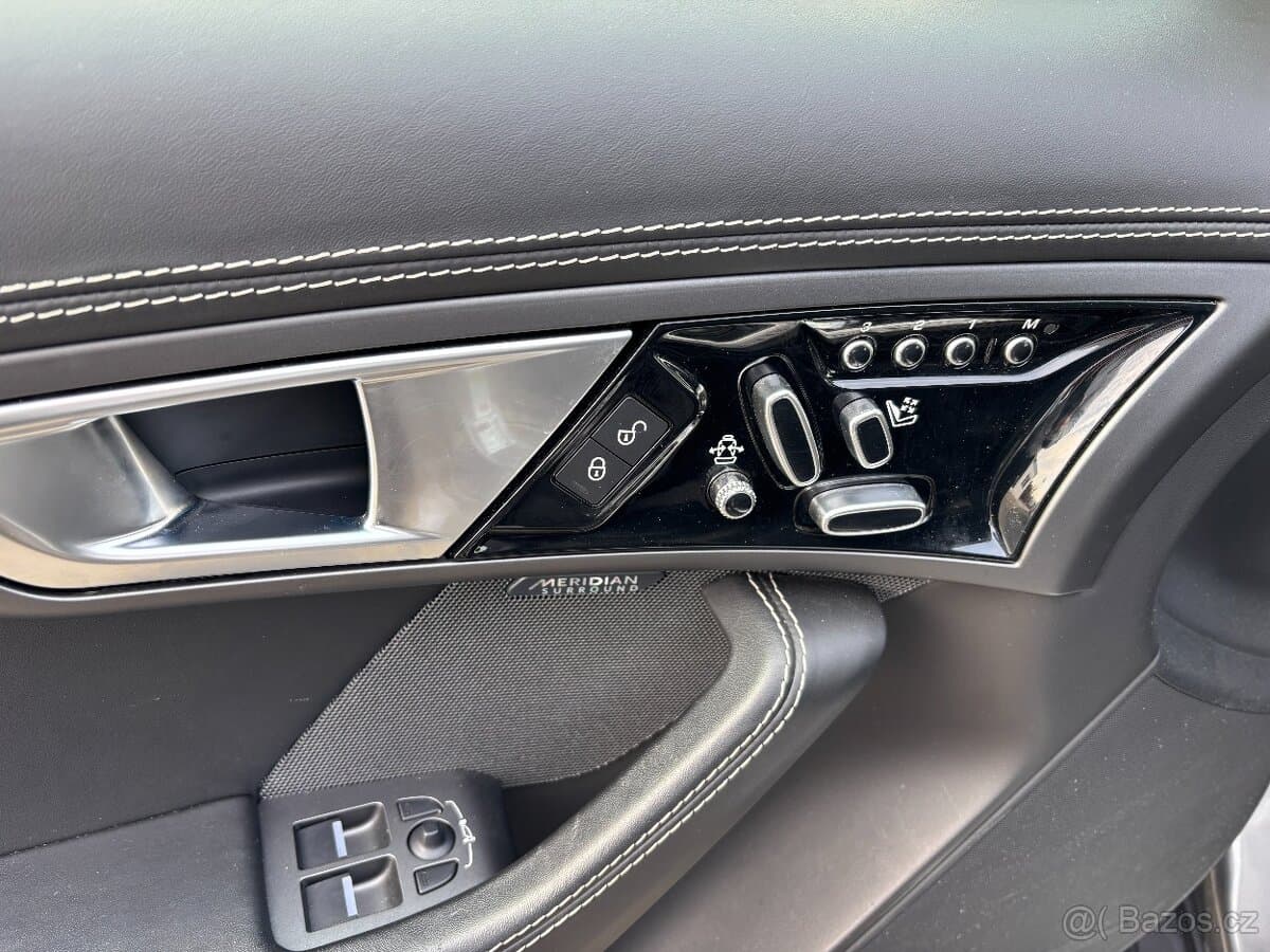 2016 Jaguar F-TYPE - 9